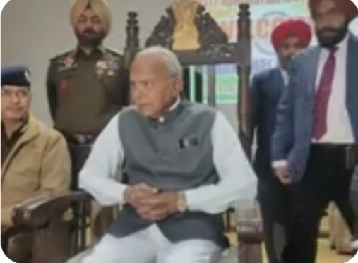 You are currently viewing पंजाब गवर्नर की DGP को फटकार , मंत्री वीडियो केस में शिकायत की जांच करने को कहा