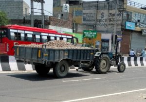 Read more about the article जालंधर के लांबड़ा में गलत दिशा से आ रही ट्रैक्टर-ट्रॉली से टकराई एक्टिवा , युवक की मौत