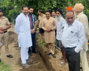 In Jalandhar Ward No.61 AAP leader Manu Chhabra solved the problems of the people.