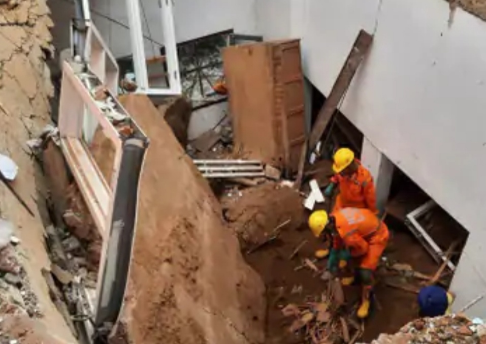 You are currently viewing बड़ी खबर : लुधियाना में सरकारी स्कूल का लेंटर गिरने से एक टीचर की मौत, 3 घायल