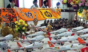 Read more about the article गुरुद्वारों में अब खिलौना जहाज़ चढ़ाने पर लग सकती है रोक , विदेश जाने की चाह में लोग चढ़ाते हैं