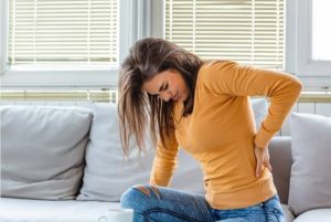 Read more about the article अगर आपको दिखे ये लक्षण तो हो सकती है पथरी , वक्त पर ही कर लें पहचान