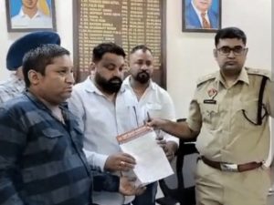 Read more about the article प्रसिद्ध ट्रैवल एजेंट विनय हरि की मुश्किलें बढ़ी , भगवान वाल्मीकि की तस्वीर से छेड़छाड़ का आरोप