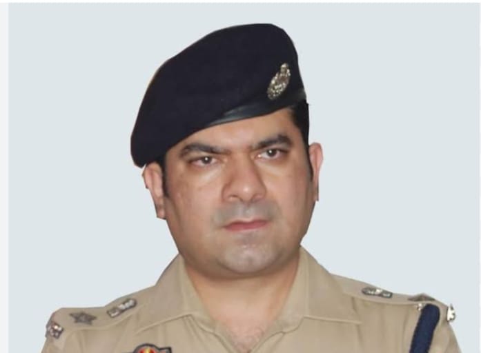 You are currently viewing पुलिस कमिश्नर स्वप्न शर्मा ने पुलिस टीम में किए बड़े फेरबदल, क्राइम पर लगेगी लगाम