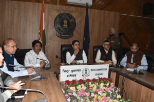 Read more about the article डिप्टी कमिश्नर ने पराली जलाने के मामलों में सख्ती से निपटने के दिए आदेश