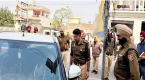 Read more about the article पंजाब में कार का टायर ठीक कर रहे पुलिसकर्मी के सिर पर हमला, मोबाइल-सरकारी पिस्टल भी ले गए लुटेरे