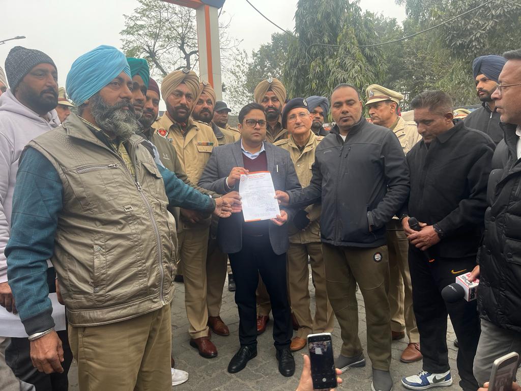 You are currently viewing जालंधर में लोगों को मिली बड़ी राहत, खत्म हुई तेल टैंकर ऑपरेटरों की हड़ताल