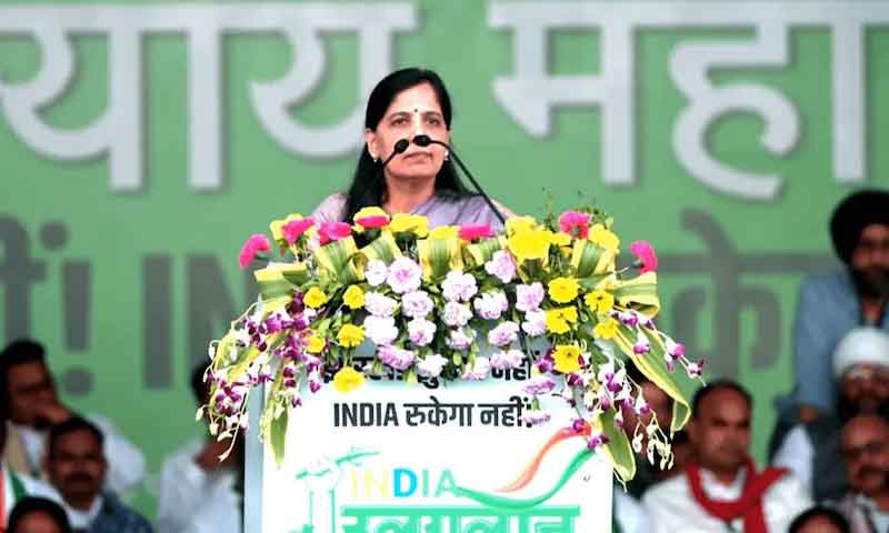 You are currently viewing अरविंद केजरीवाल को जेल में मारना चाहते हैं, रांची रैली में सुनीता केजरीवाल का बड़ा आरोप