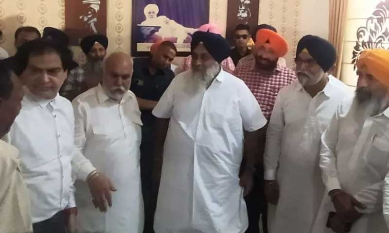 You are currently viewing पंजाब में कांग्रेस को एक और बड़ा झटका , मोहिंदर सिंह केपी शिरोमणि अकाली दल में हुए शामिल