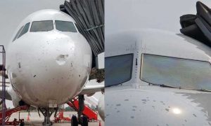 Read more about the article उड़ान भरने के कुछ मिनट बाद ही आसमान में अचानक टूटा प्लेन का शीशा, करानी पड़ी इमरजेंसी लैंडिंग