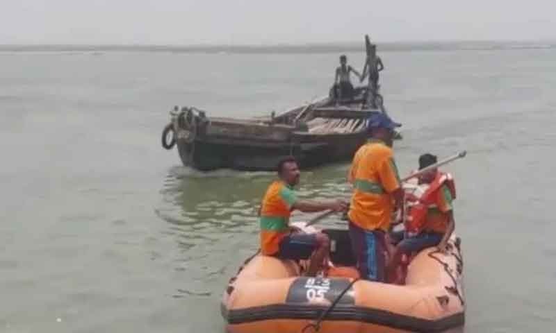 You are currently viewing पटना में गंगा दशहरा पर बड़ा हादसा, श्रद्धालुओं से भरी नाव नदी में पलटी, कई लोग डूबे