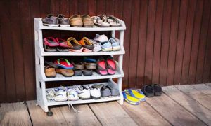 Read more about the article Vastu Tips : भूलकर भी यहां न रखें जूते-चप्पल की रैक, टूट सकता है मुसीबतों का पहाड़