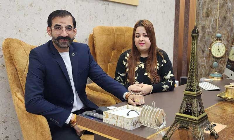 You are currently viewing The Visa House Immigration के संचालक कन्हैया सहगल और रश्मि सचदेवा के खिलाफ दर्ज हुई एफआईआर, एक्शन में पुलिस कमिश्नर