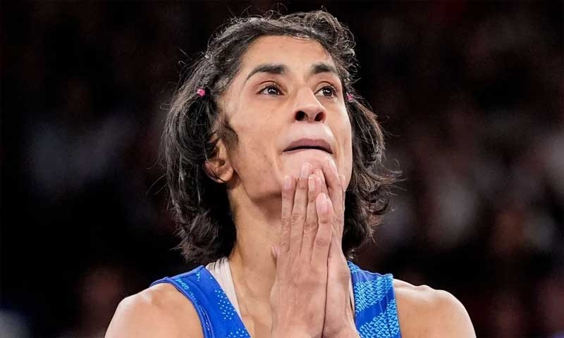 You are currently viewing पेरिस ओलंपिक में भारत का गोल्ड मेडल जीतने का टूटा सपना, पहलवान विनेश फोगाट अयोग्य घोषित