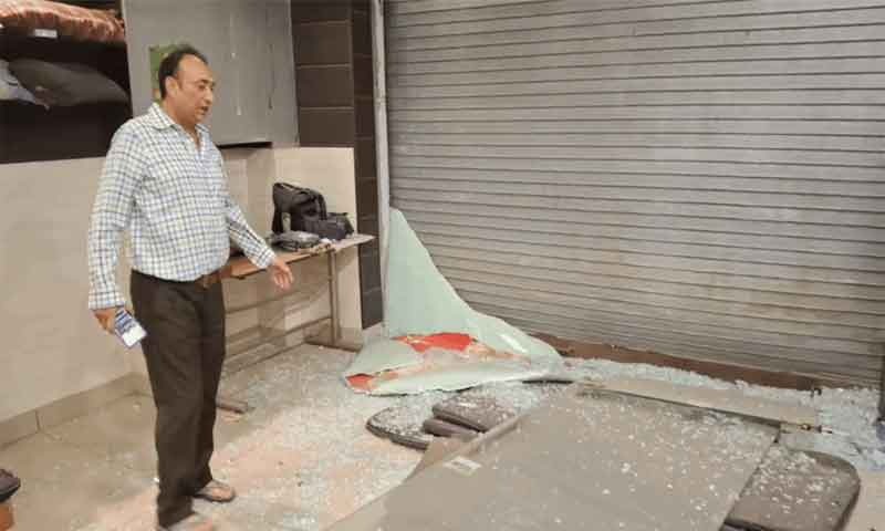 You are currently viewing शोभायात्रा के दौरान हुआ जबरदस्त धमाका…घरों की टूटी खिड़कियां, कारें भी क्षतिग्रस्त