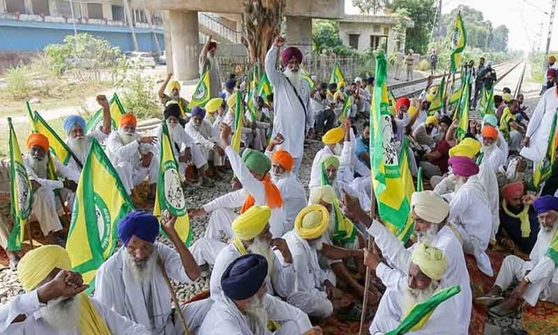 You are currently viewing पंजाब सरकार के साथ मीटिंग के बाद किसान संगठनों द्वारा रोड जाम खोलने का फैसला