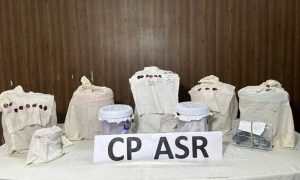 Read more about the article अमृतसर के CP गुरप्रीत भुल्लर की टीम ने सीमा पार से ड्रग्स और हथियार गिरोह का किया भंडाफोड़