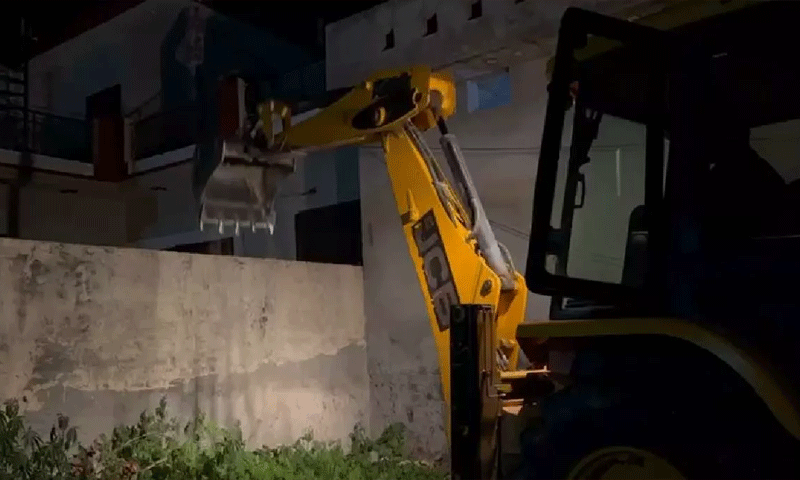 Read more about the article पंजाब में पहली बार योगी स्टाइल में चला बुलडोजर