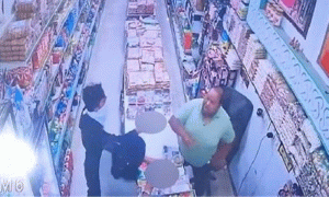 Read more about the article नकाबपोश लुटेरों ने पिस्तौल की नोक पर दुकान से लूट का प्रयास किया, दुकानदार ने जान पर खेल भगाए लुटेरे