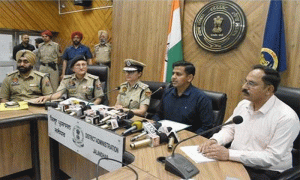 Read more about the article जालंधर में ‘युद्ध नाशियां विरुद्ध’ पहल को बड़ी सफलता, 100 से अधिक एफआईआर दर्ज , 121 गिरफ्तारियां