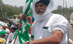 Read more about the article पंजाब पुलिस व किसान हुए आमने-सामने, लाठीचार्ज के बाद कईयों के फटे सिर