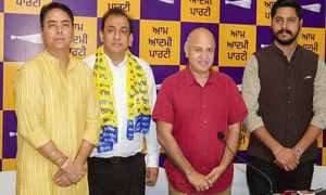 Read more about the article जालंधर के प्रसिद्ध उद्योगपति नितिन कोहाली आम आदमी पार्टी में शामिल, हलका सेंट्रल का इंचार्ज नियुक्त किया गया