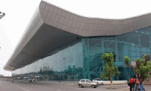 Read more about the article अमृतसर एयरपोर्ट पर दो यात्रियों से 96 लाख का सोना बरामद