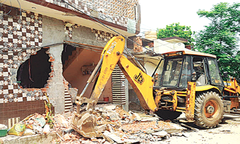You are currently viewing युद्ध नशेयां विरुद्ध : जालंधर में कुख्यात नशा तस्कर का अवैध निर्माण ध्वस्त