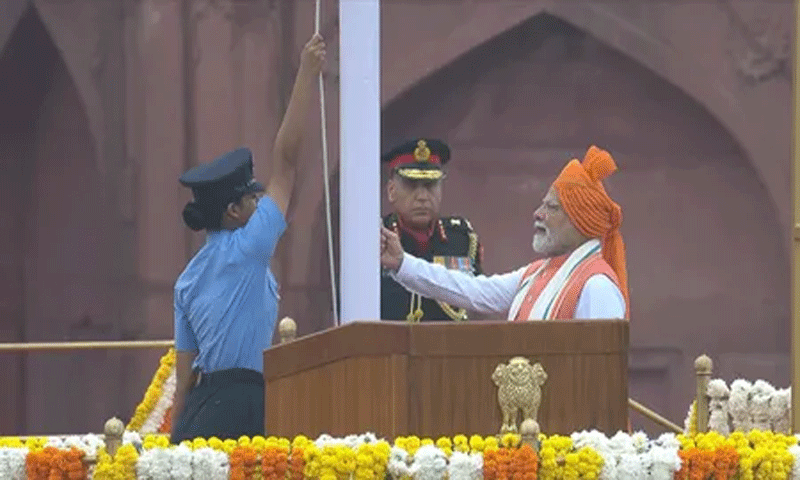You are currently viewing 79वें स्वतंत्रता दिवस पर प्रधानमंत्री नरेंद्र मोदी ने लाल किला पर 12वीं बार फहराया तिरंगा झंडा
