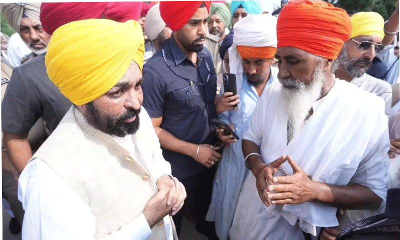 You are currently viewing बाढ़ से राहत दिलाने के लिए मैदान में उतरी मान सरकार, 8 कैबिनेट मंत्रियों ने फ़ील्ड पर संभाला मोर्चा