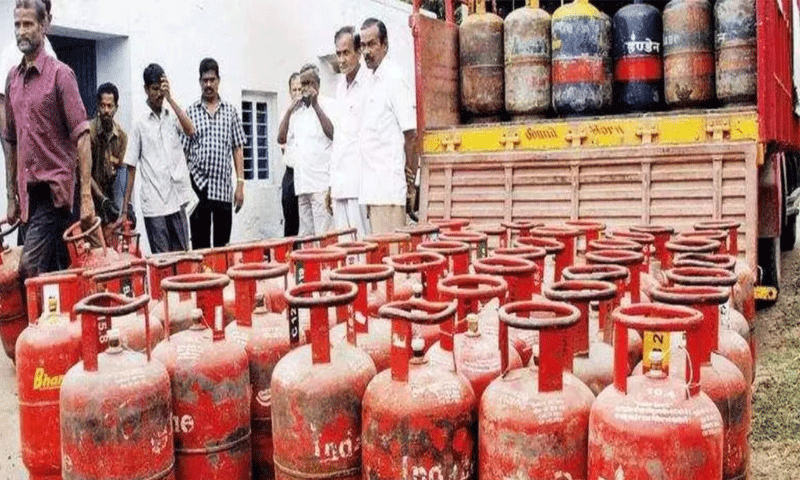 You are currently viewing रक्षाबंधन से पहले जनता को मिली बड़ी राहत , LPG सिलेंडर हुआ सस्ता