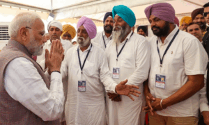 Read more about the article PM मोदी ने पंजाब में बाढ़ पीड़ितों से की मुलाकात, 1600 करोड़ रुपये के राहत पैकेज की घोषणा की