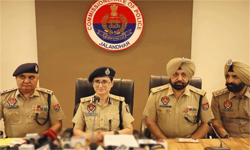 You are currently viewing जालंधर में विजय ज्वैलर्स में हुई डकैती की गुत्थी सुलझी , आरोपियों से सोना बरामद